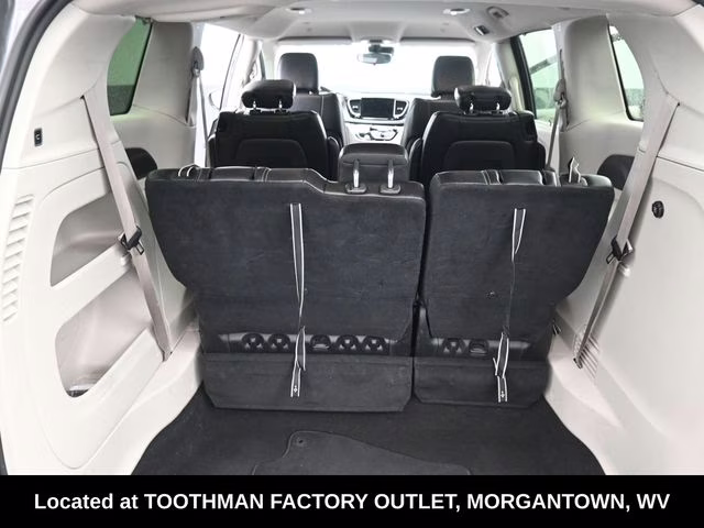 2023 Granite Crystal Metallic Clearcoat Chrysler Pacifica Touring L FWD Van