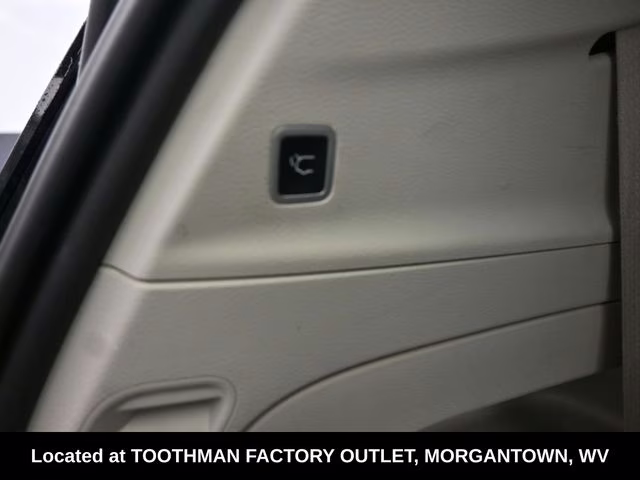 2023 Granite Crystal Metallic Clearcoat Chrysler Pacifica Touring L FWD Van