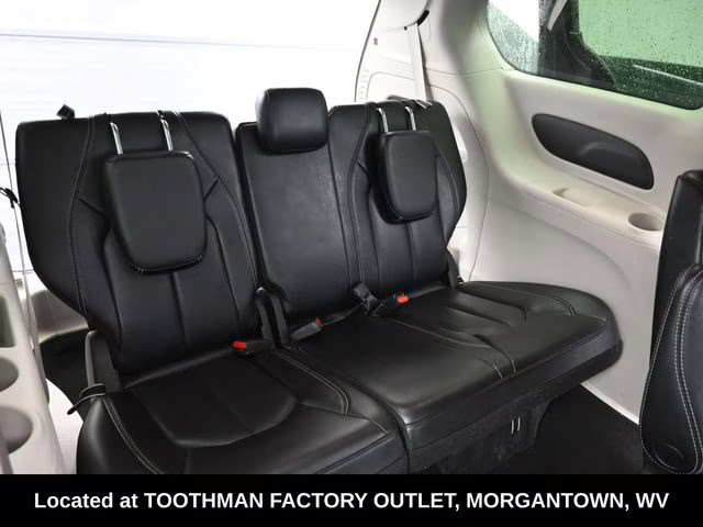 2023 Granite Crystal Metallic Clearcoat Chrysler Pacifica Touring L FWD Van