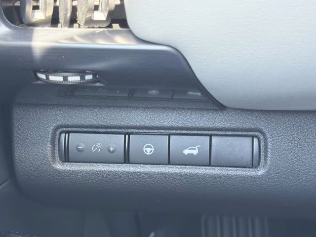 2026 Everest White Pearl Tricoat Nissan Pathfinder SL 4X4 SUV