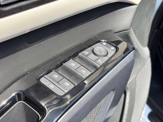 2026 Everest White Pearl Tricoat Nissan Pathfinder SL 4X4 SUV