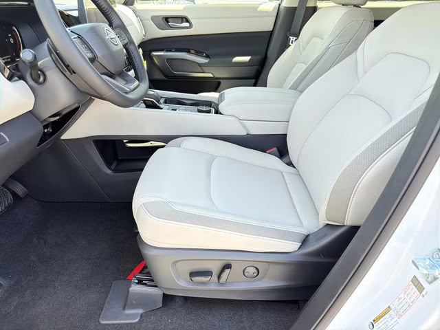 2026 Everest White Pearl Tricoat Nissan Pathfinder SL 4X4 SUV