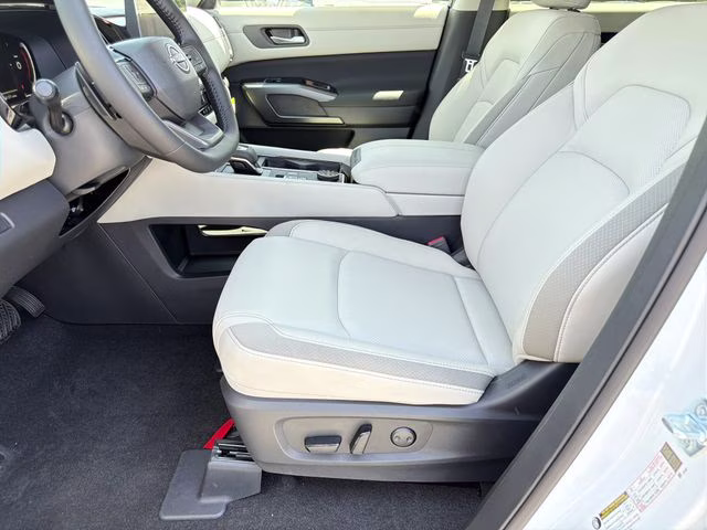 2026 Everest White Pearl Tricoat Nissan Pathfinder SL 4X4 SUV