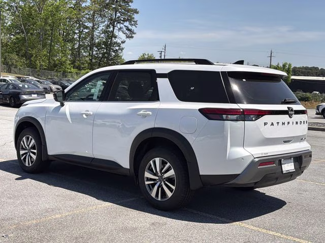 2026 Everest White Pearl Tricoat Nissan Pathfinder SL 4X4 SUV
