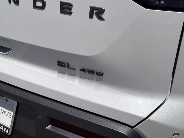 2026 Everest White Pearl Tricoat Nissan Pathfinder SL 4X4 SUV