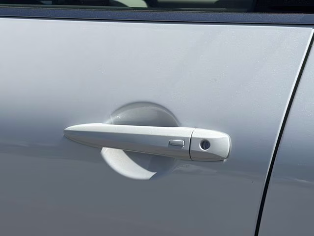 2026 Everest White Pearl Tricoat Nissan Pathfinder SL 4X4 SUV