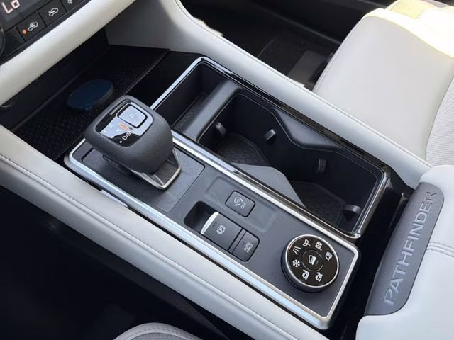 2026 Everest White Pearl Tricoat Nissan Pathfinder SL 4X4 SUV