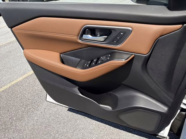 2026 Everest White Pearl Tricoat Nissan Rogue Platinum AWD SUV