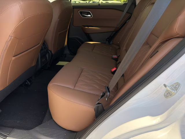 2026 Everest White Pearl Tricoat Nissan Rogue Platinum AWD SUV