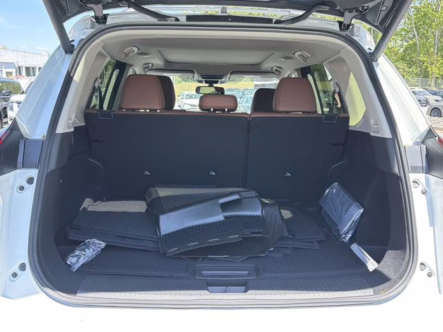 2026 Everest White Pearl Tricoat Nissan Rogue Platinum AWD SUV