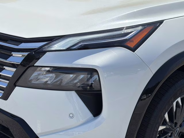 2026 Everest White Pearl Tricoat Nissan Rogue Platinum AWD SUV