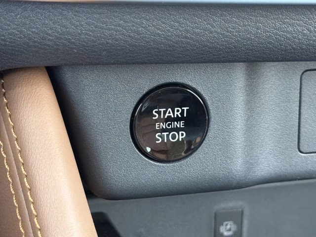 2026 Everest White Pearl Tricoat Nissan Rogue Platinum AWD SUV