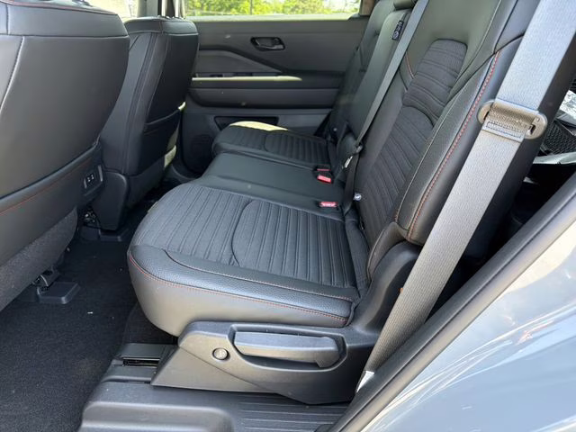 2026 Boulder Gray/Super Black Nissan Pathfinder Rock Creek 4X4 SUV