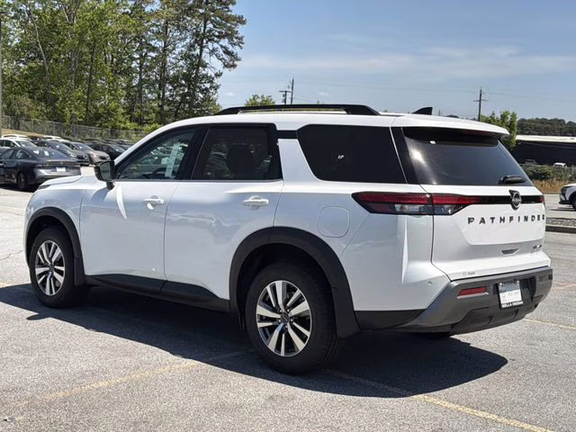 2026 Everest White Pearl Tricoat Nissan Pathfinder SL 4X4 SUV