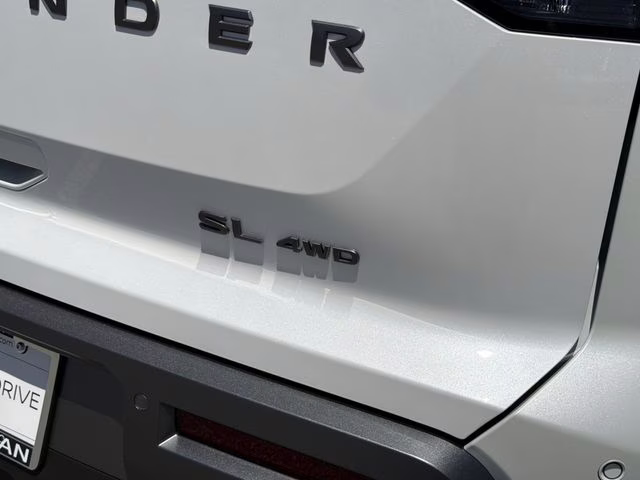 2026 Everest White Pearl Tricoat Nissan Pathfinder SL 4X4 SUV