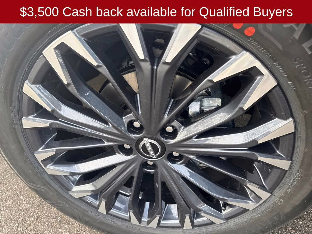 2026 Everest White Pearl/Super Black Nissan Rogue Platinum AWD SUV