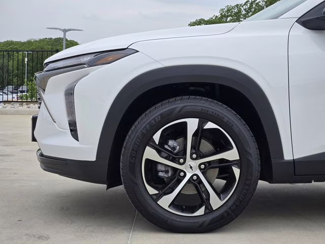 2026 Summit White Chevrolet Trax 1RS FWD SUV