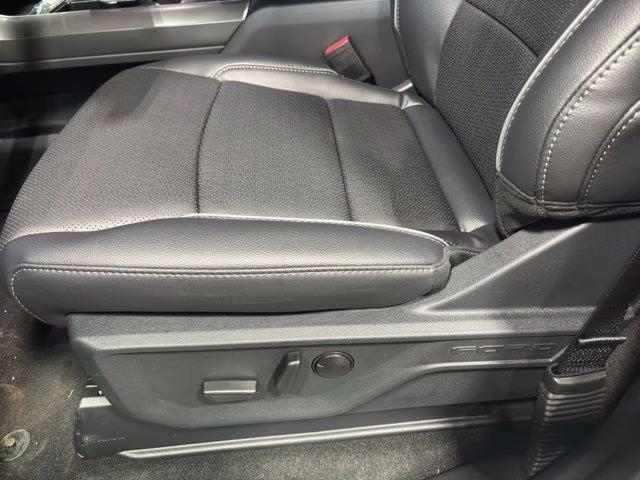 2026 Star White Metallic Tri-Coat Ford F-150 Lariat Black Appearance 4X4 Truck