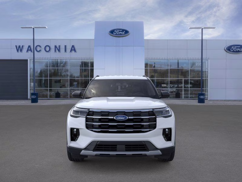 2026 Space White Metallic Ford Explorer Active 4X4 SUV