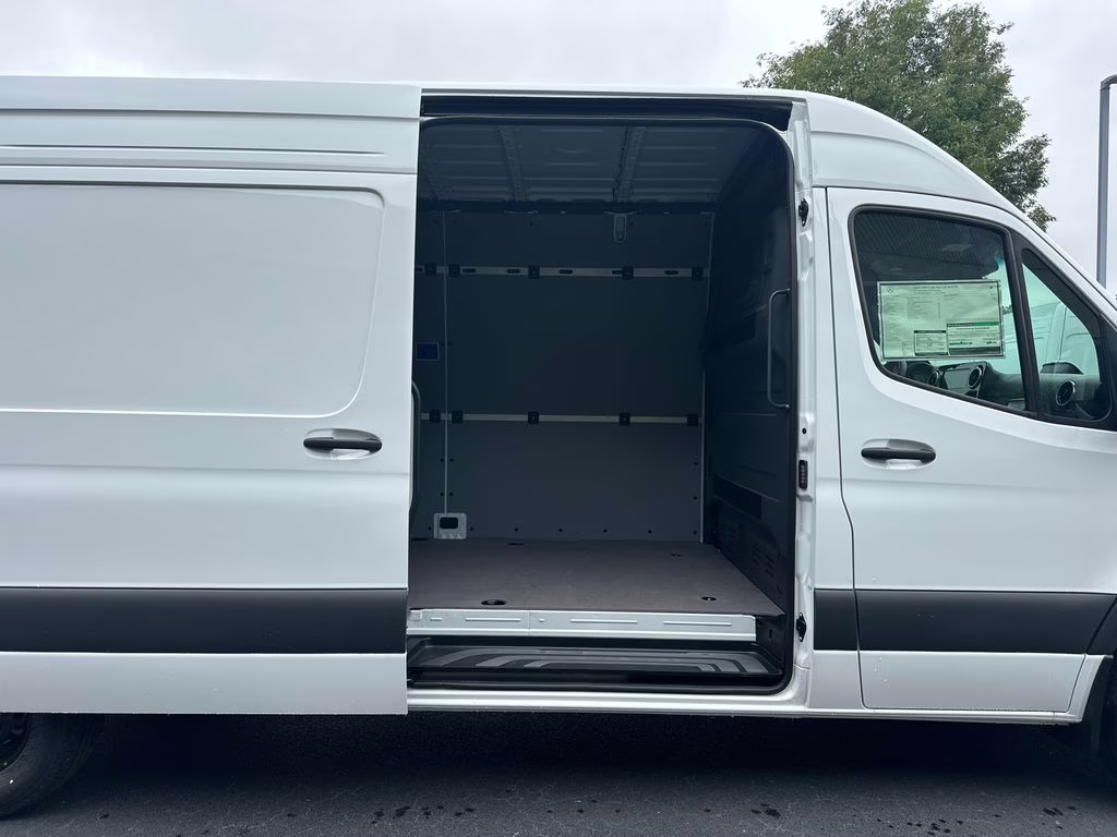 2026 Arctic Mercedes-Benz Sprinter 2500 Cargo 170 WB RWD Van
