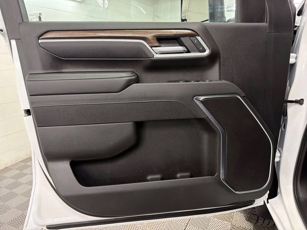 2025 Summit White Chevrolet Silverado 2500HD LT 4X4 Truck