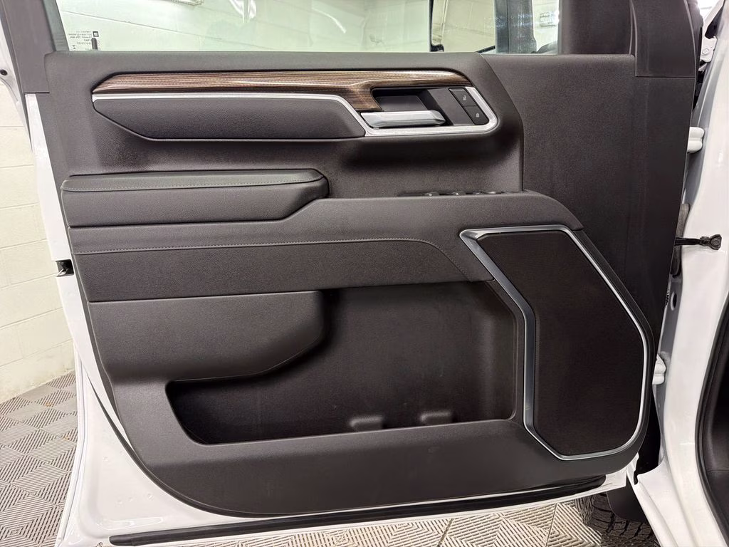 2025 Summit White Chevrolet Silverado 2500HD LT 4X4 Truck