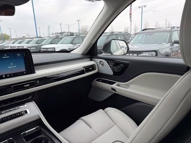 2026 Pristine White Metallic Tri-Coat Lincoln Aviator Reserve AWD SUV