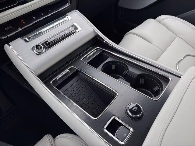 2026 Pristine White Metallic Tri-Coat Lincoln Aviator Reserve AWD SUV