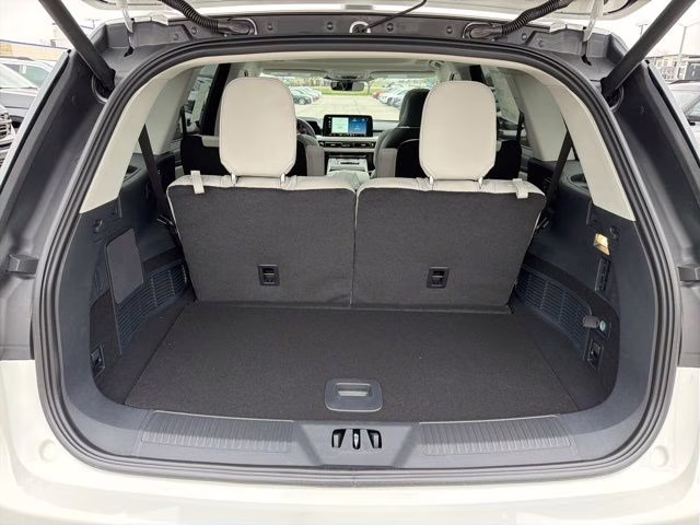 2026 Pristine White Metallic Tri-Coat Lincoln Aviator Reserve AWD SUV