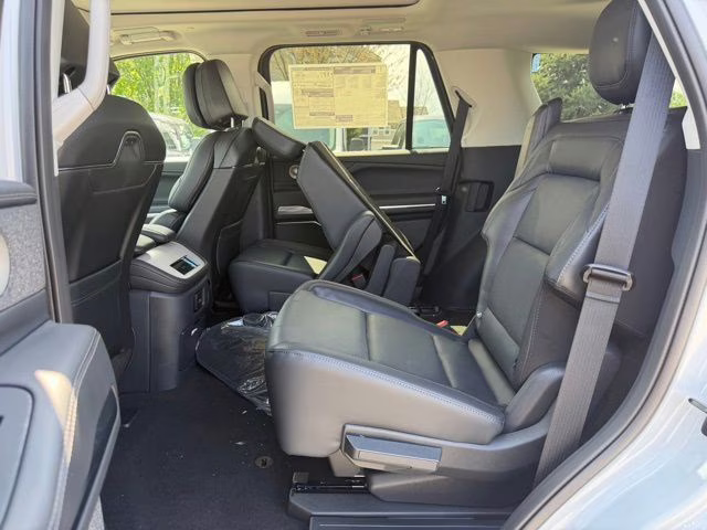 2026 Crystal White Metallic Clearcoat Lincoln Navigator Reserve 4X4 SUV