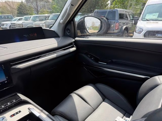 2026 Crystal White Metallic Clearcoat Lincoln Navigator Reserve 4X4 SUV