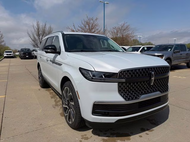 2026 Crystal White Metallic Clearcoat Lincoln Navigator Reserve 4X4 SUV