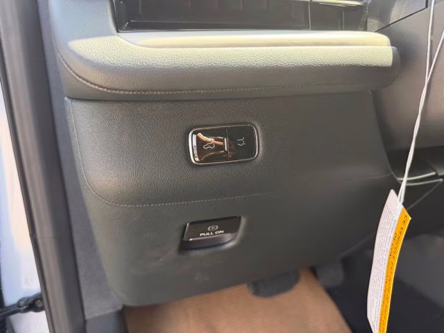 2026 Crystal White Metallic Clearcoat Lincoln Navigator Reserve 4X4 SUV