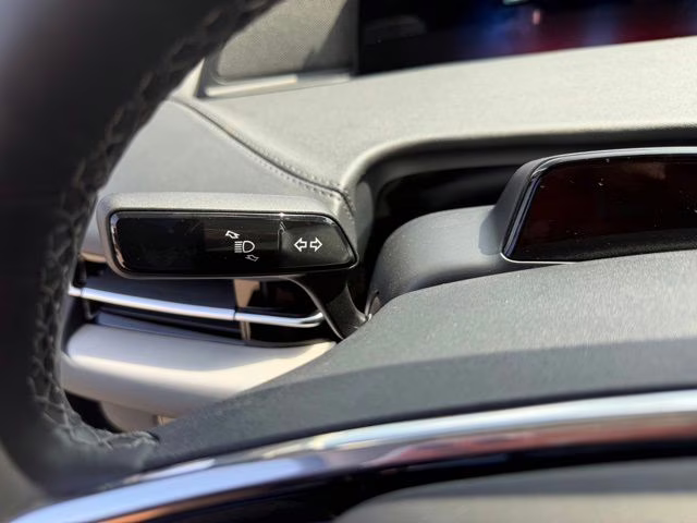 2026 Crystal White Metallic Clearcoat Lincoln Navigator Reserve 4X4 SUV