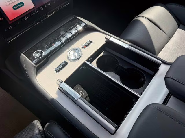 2026 Crystal White Metallic Clearcoat Lincoln Navigator Reserve 4X4 SUV