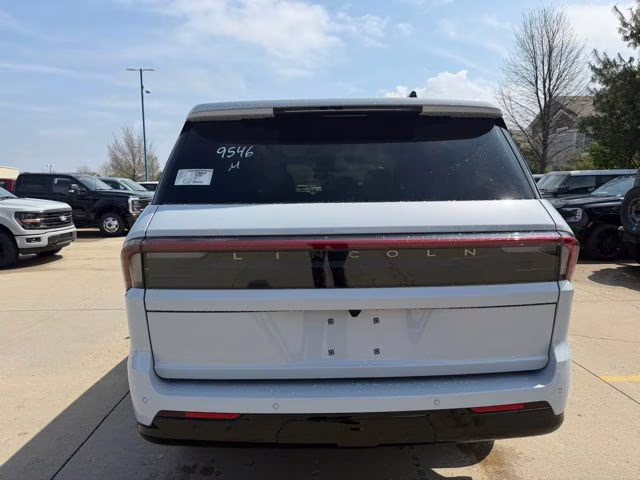 2026 Crystal White Metallic Clearcoat Lincoln Navigator Reserve 4X4 SUV