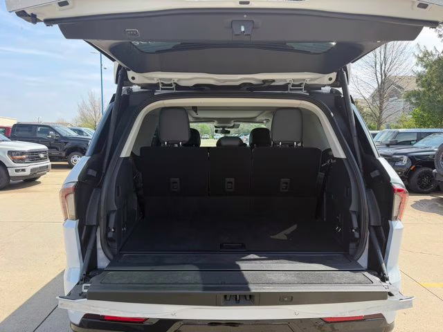 2026 Crystal White Metallic Clearcoat Lincoln Navigator Reserve 4X4 SUV