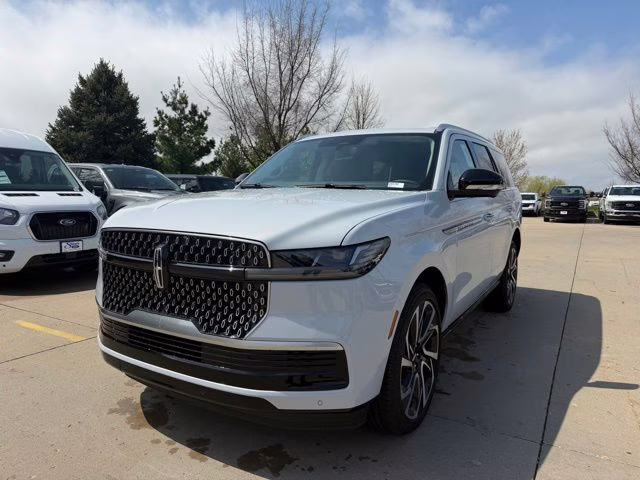 2026 Crystal White Metallic Clearcoat Lincoln Navigator Reserve 4X4 SUV