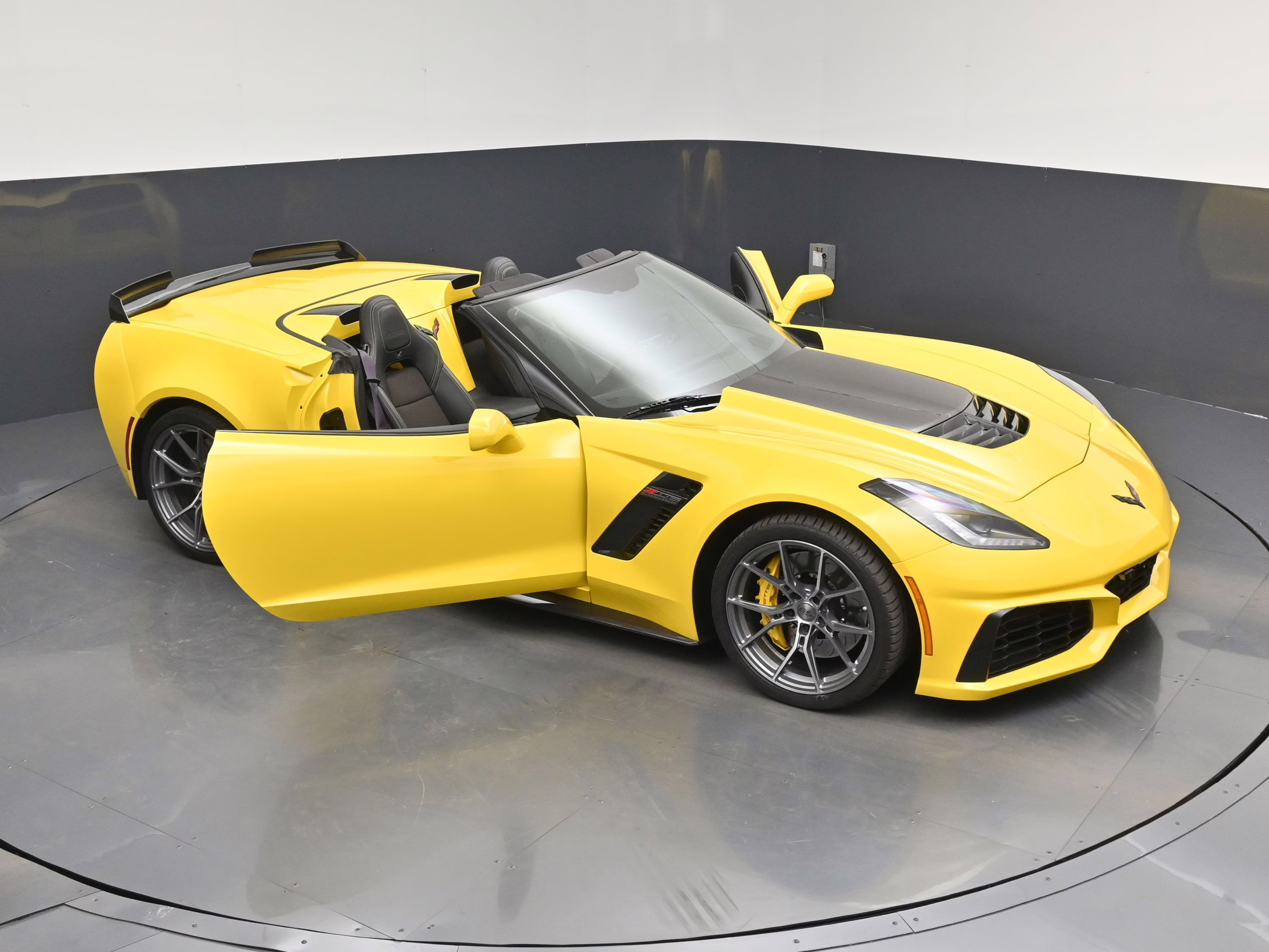 2017 Corvette Racing Yellow Tintcoat Chevrolet Corvette Z06 RWD Convertible
