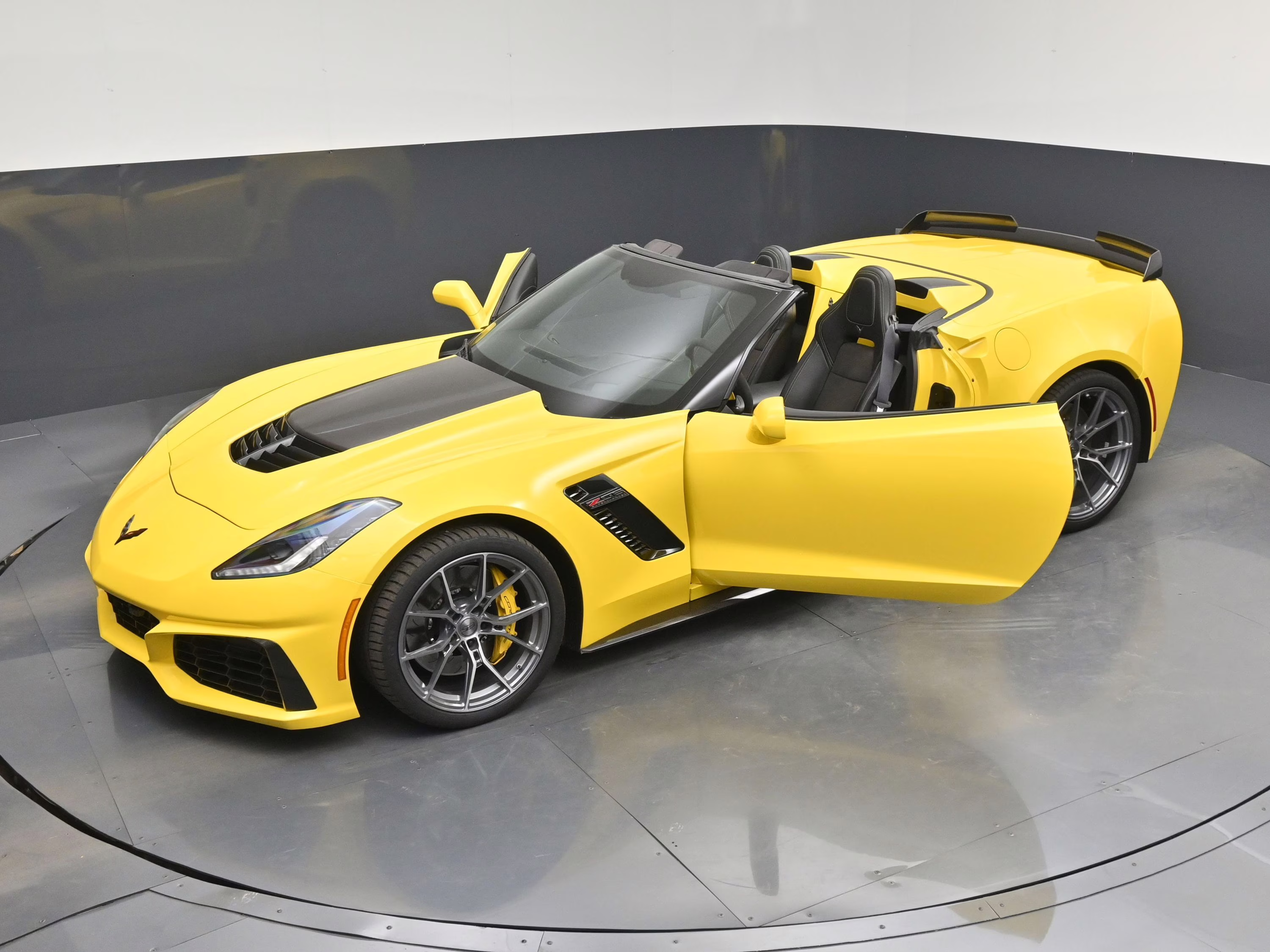 2017 Corvette Racing Yellow Tintcoat Chevrolet Corvette Z06 RWD Convertible