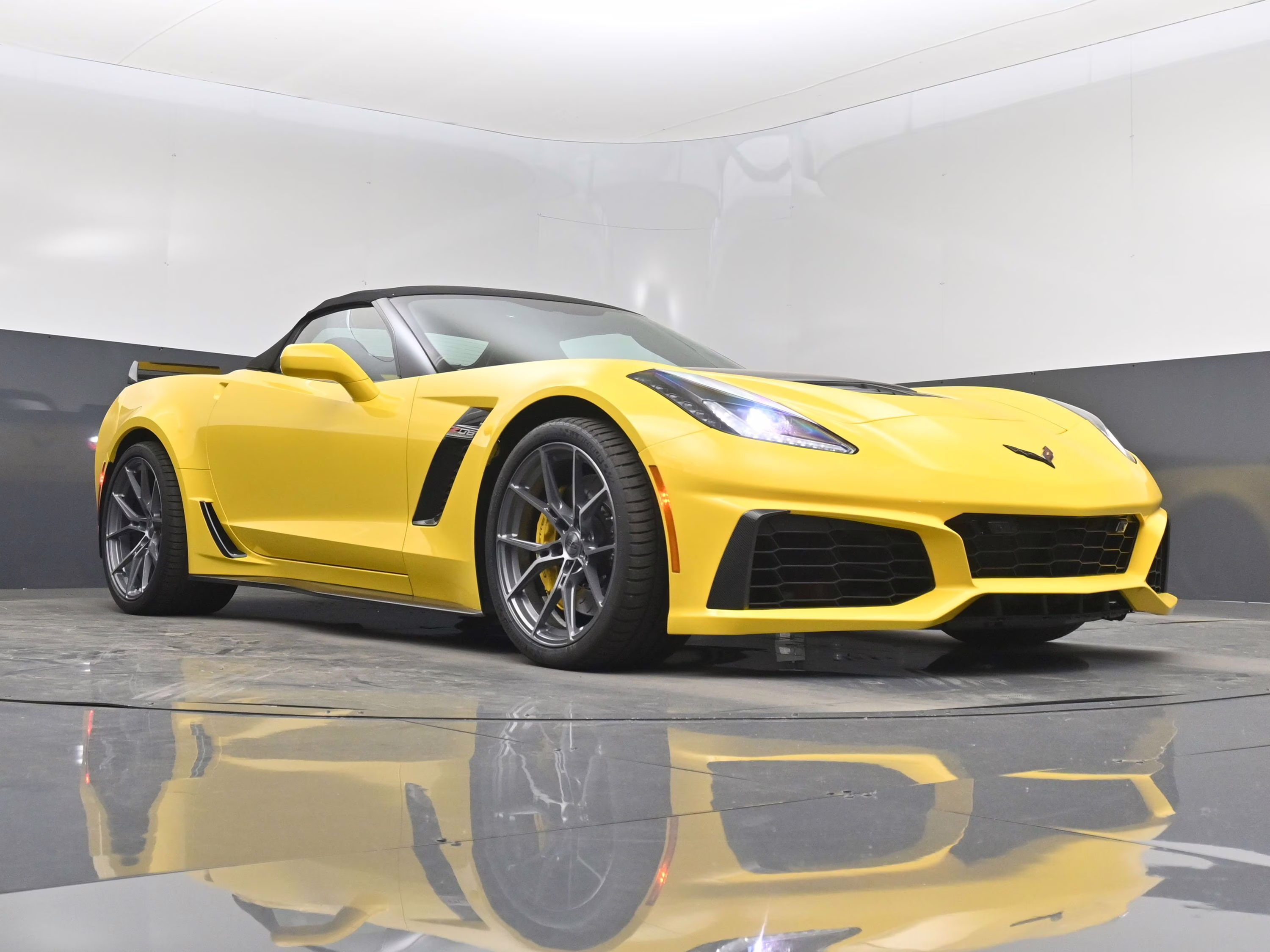 2017 Corvette Racing Yellow Tintcoat Chevrolet Corvette Z06 RWD Convertible