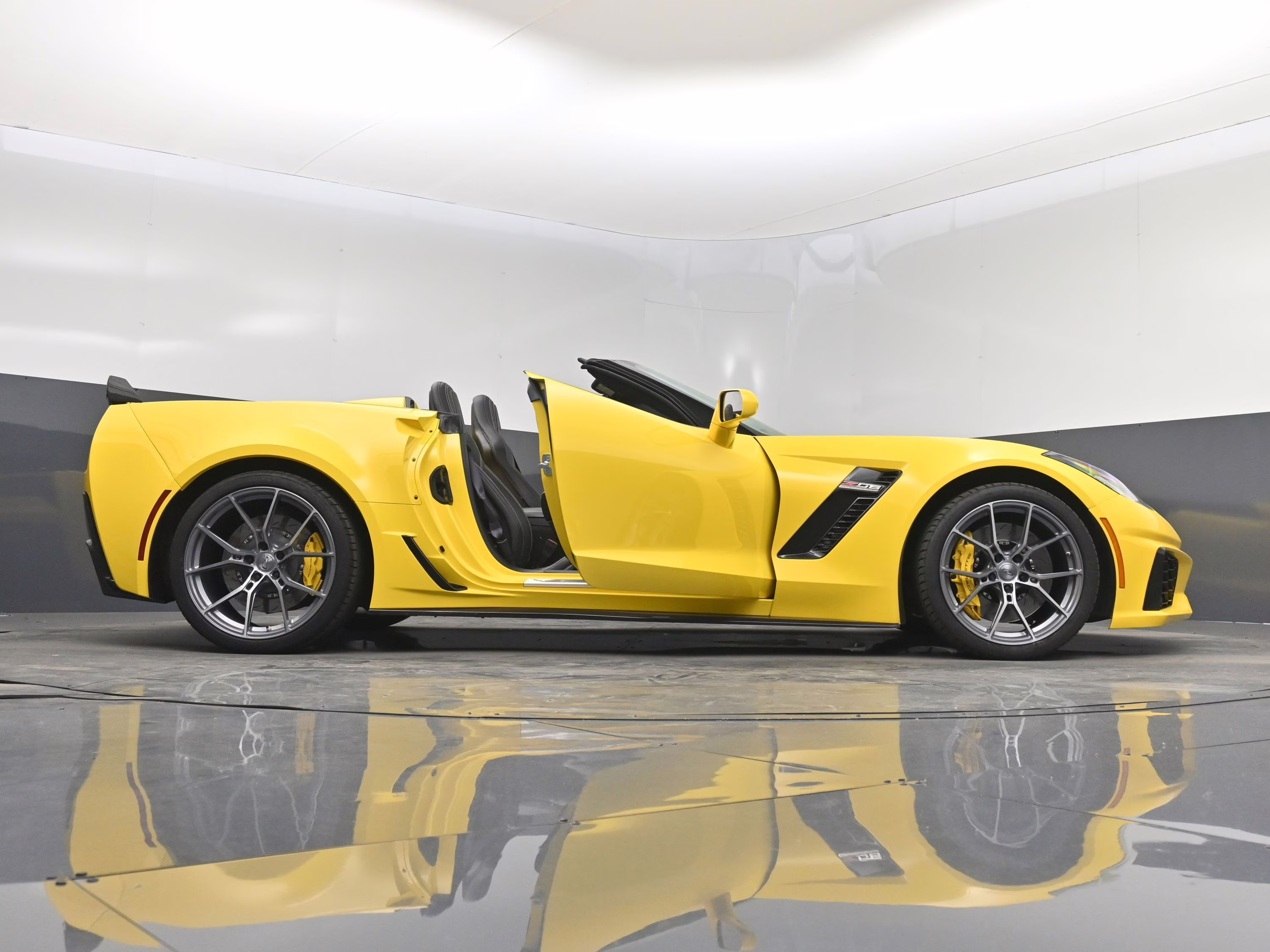 2017 Corvette Racing Yellow Tintcoat Chevrolet Corvette Z06 RWD Convertible