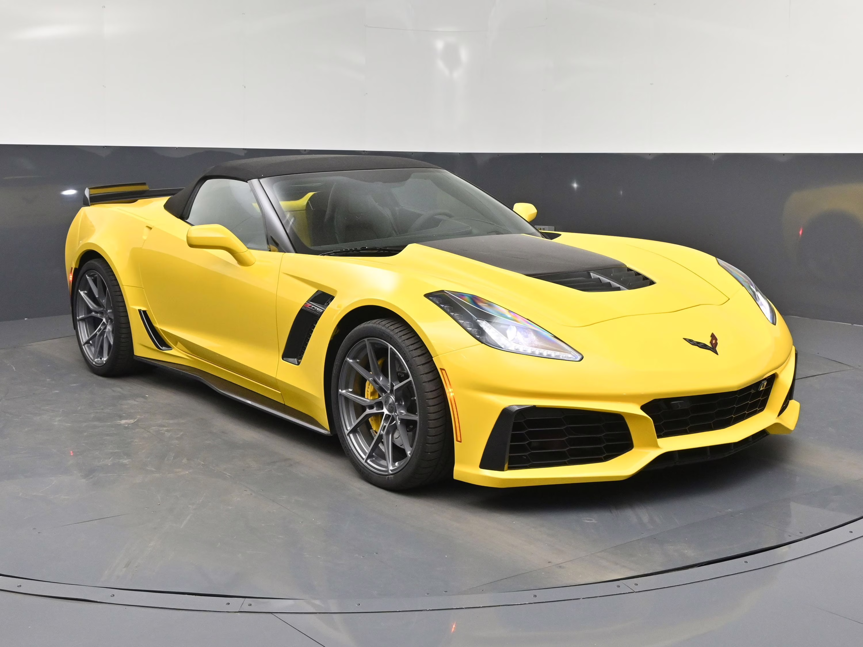 2017 Corvette Racing Yellow Tintcoat Chevrolet Corvette Z06 RWD Convertible