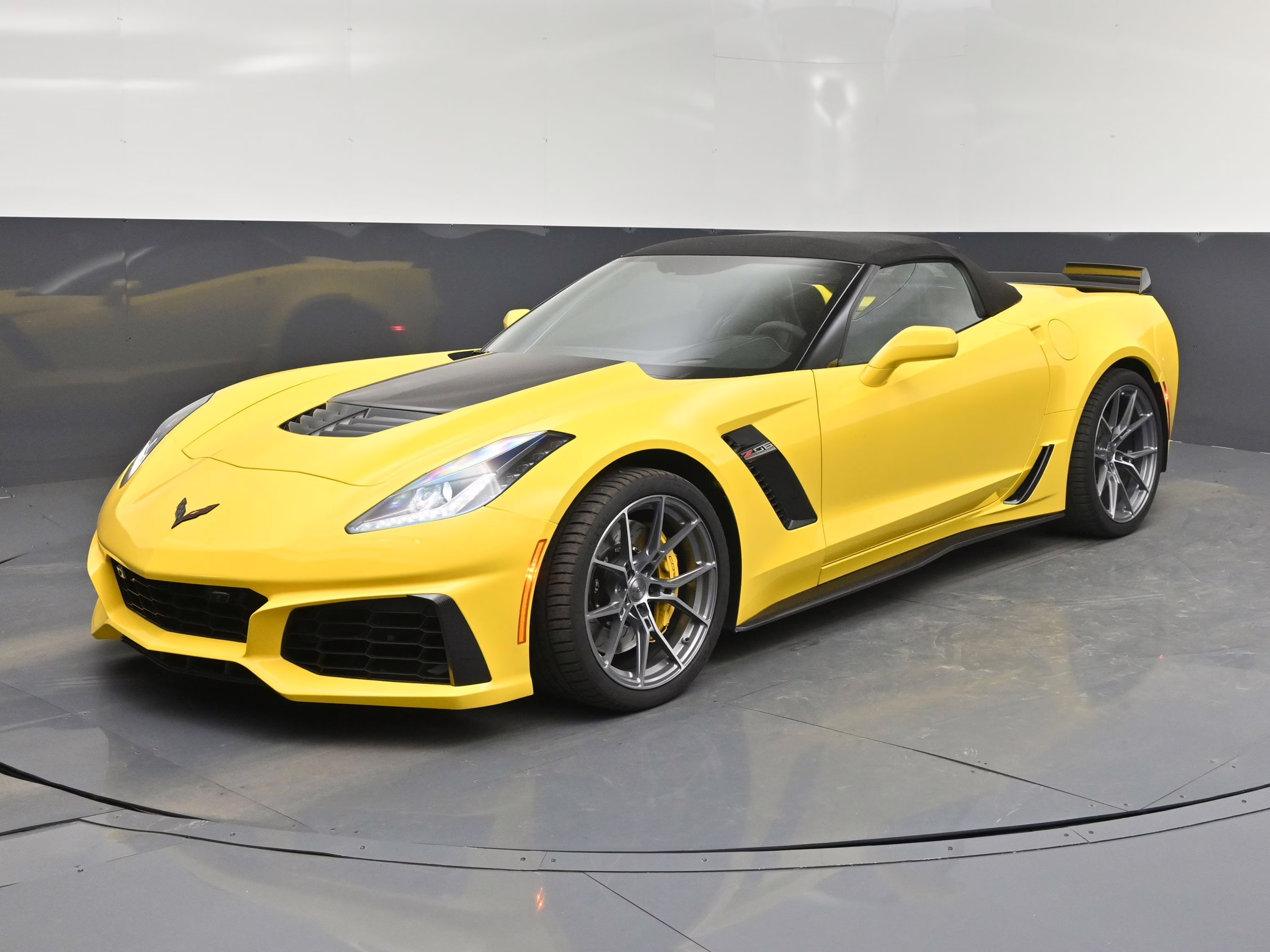 2017 Corvette Racing Yellow Tintcoat Chevrolet Corvette Z06 RWD Convertible