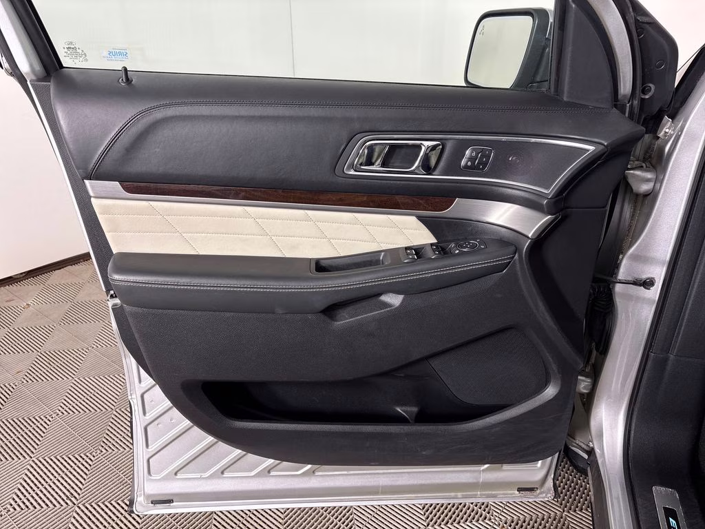 2017 Ingot Silver Ford Explorer Platinum 4X4 SUV