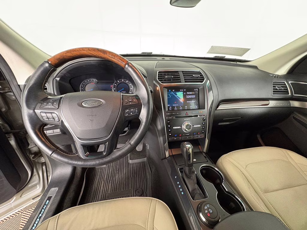 2017 Ingot Silver Ford Explorer Platinum 4X4 SUV