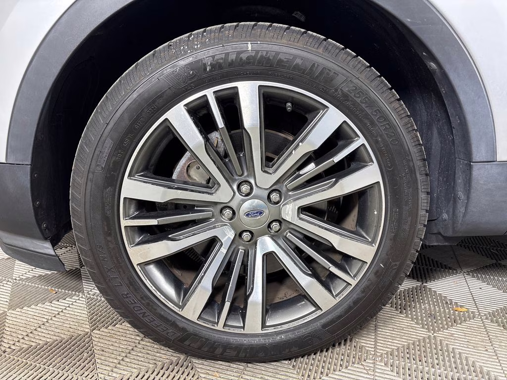 2017 Ingot Silver Ford Explorer Platinum 4X4 SUV