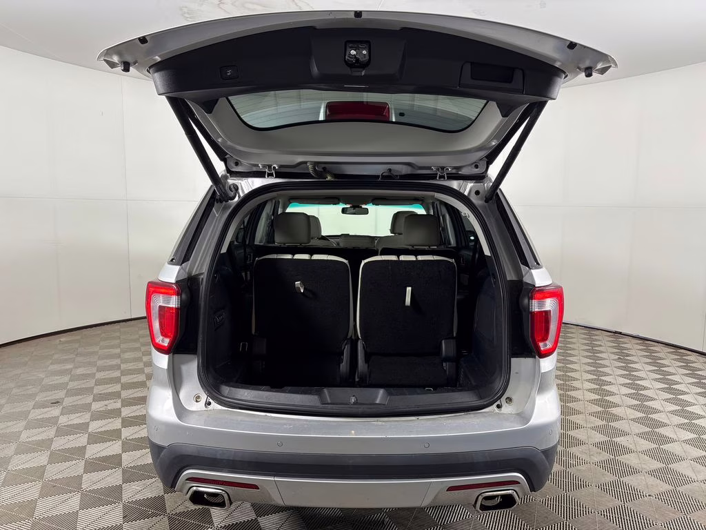 2017 Ingot Silver Ford Explorer Platinum 4X4 SUV