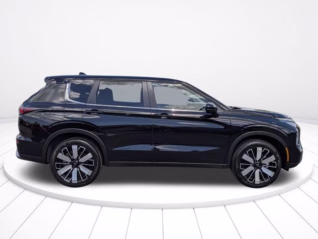 2025 Labrador Black Pearl Mitsubishi Outlander SE FWD SUV