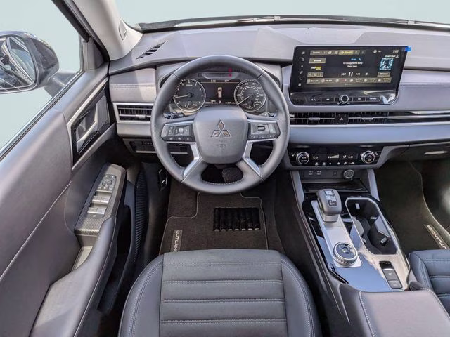 2025 Labrador Black Pearl Mitsubishi Outlander SE FWD SUV